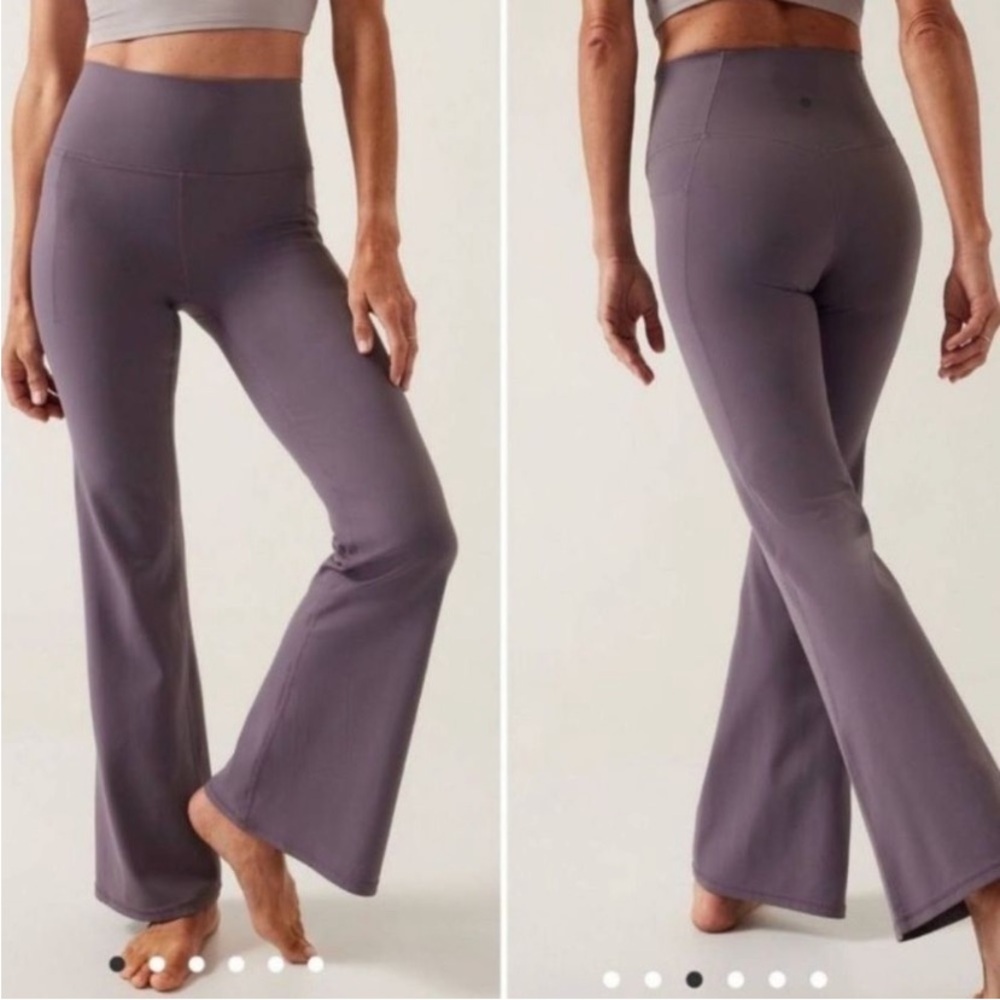 Athleta Salutation Stash Flare Yoga Pants Dusk Violet Purple size Xsmall